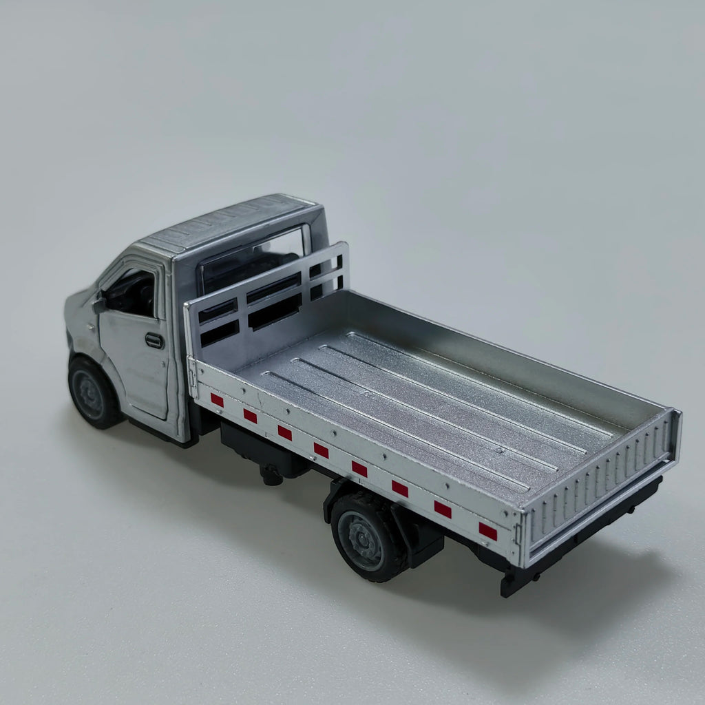 Bagged 1.34 Alloy Pull-Back Three-Door Mini Truck, Stylish Truck Design, Can Carry Goods, Pull-Back Model, Children's Toy.